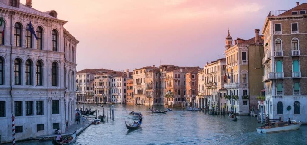 Photo by Rebe Adelaida on Unsplash