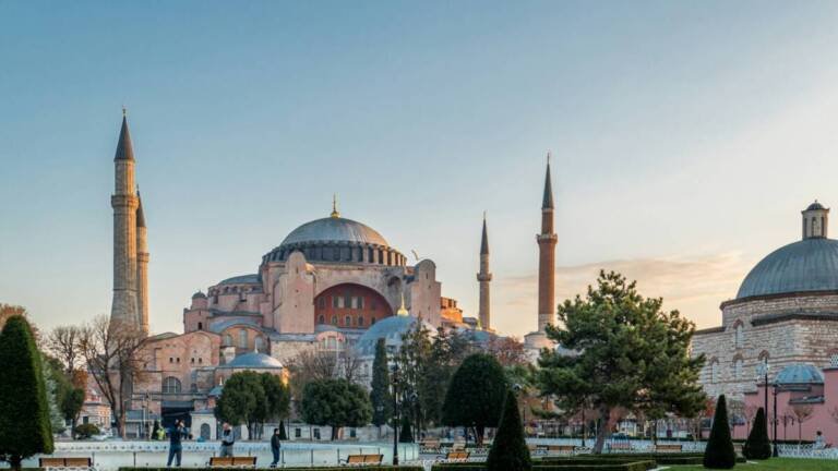 Turkey e-Visa for UAE Residents: Who Qualifies and Who Needs a Sticker Visa
